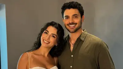 Halit Özgür Sarı ve Özge Yağız, Tell Me Troy Dizisinde Başrol Oldu