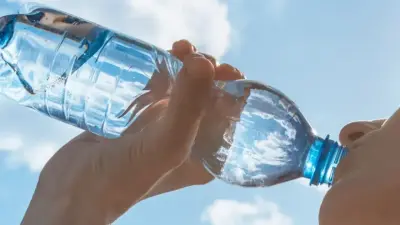 Aşırı Su Tüketimi Tehlikeli Olabilir: Vücudun Verdiği Sinyallere Dikkat Edilmeli