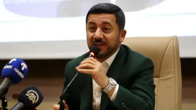 Rasim Arı AK Parti'ye Katıldı: Siyasi Geçmişi ve Güncel Durumu