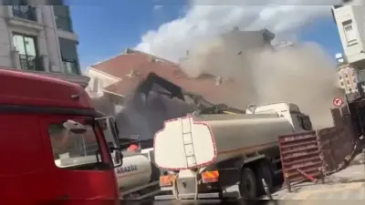 Zeytinburnunda Yıkım Sırasında Bina Çöktü: O Anlar Kameraya Yansıdı