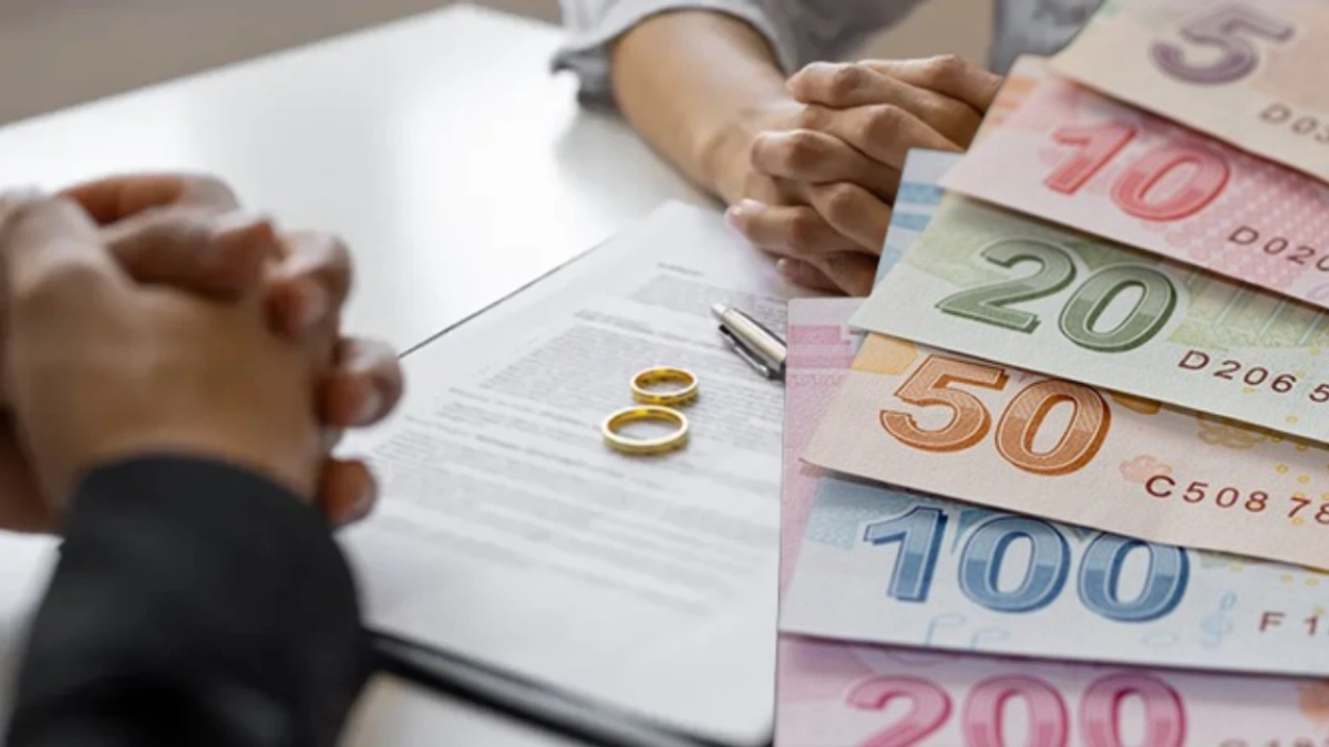 AYM, boşanılan eşle yaşayana gelir ve aylık kesintisini onadı