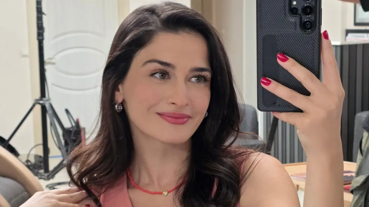 Anne Yarısı Dizisi Kadrosuna Esra Şahin ve Selin Dumlugöl Katıldı