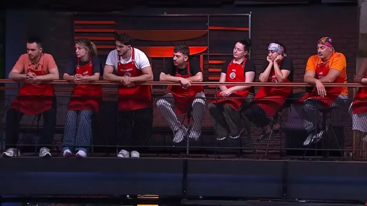 14 Ağustos MasterChef'te Eleme Adayı Simge Oldu: Dokunulmazlığı Mavi Takım Kazandı