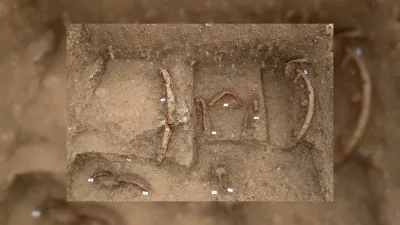 İtalya'da antik Picen uygarlığına ait savaş arabalı prens mezarı bulundu