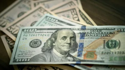Merkez Bankaları Dolar Rezervlerini Çeşitlendiriyor: Altın ve Alternatif Para Birimleri Yükselişte