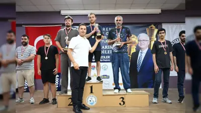 Uluslararası Burhaniye Satranç Turnuvası Ödül Töreni'nde Başkan Akın Yer Aldı