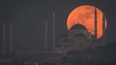 Kanlı Ay Tutulması 2026 Türkiye Görülecek mi? Saat Kaçta Başlayacak?