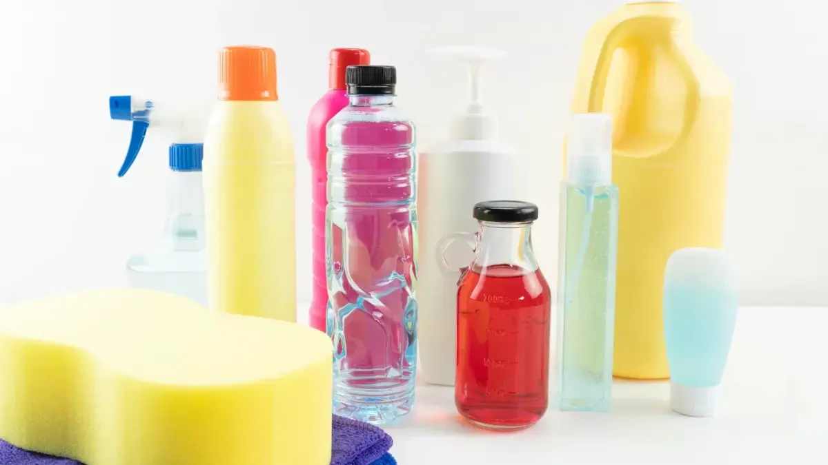 Sararan Plastik Kapları Temizleme Yöntemleri Nelerdir? İşte Pratik Çözümler