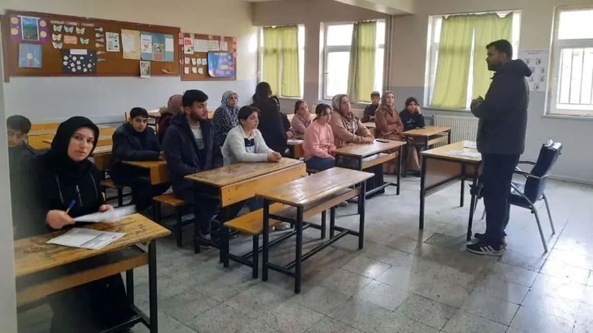 MEB'den Ebeveyn Okulu Hamlesi! Velilere Ücretsiz Eğitim Desteği Verilecek