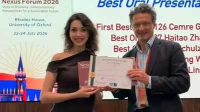 Oxford Üniversitesi'nde Cemre Gümeli'ye 'En İyi Sunum' Ödülü Takdim Edildi