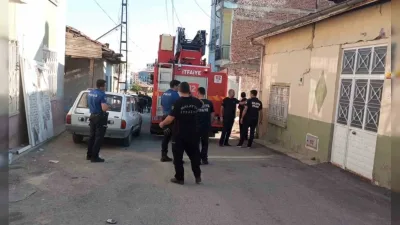 Malatya depremi: Battalgazi'de 5 büyüklüğündeki sarsıntı bir evin duvarını yıktı