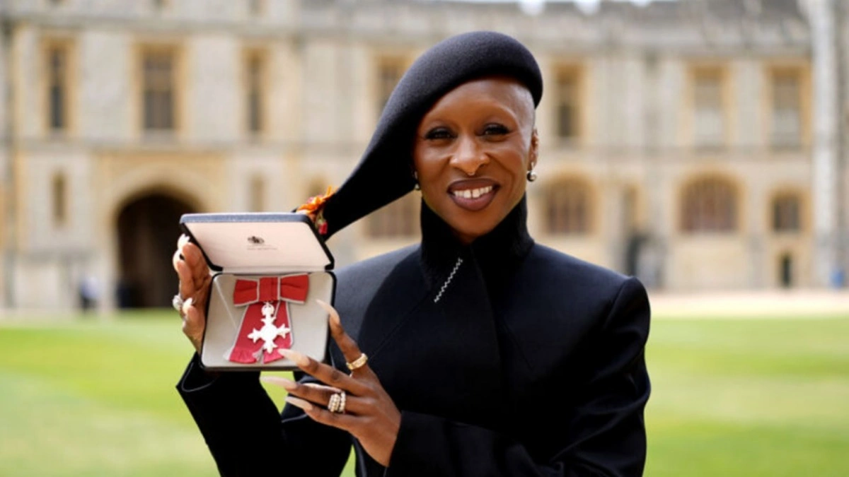 Cynthia Erivo'ya Prens William'dan Kraliyet Nişanı