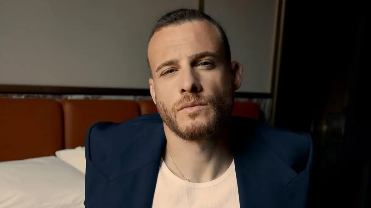 Kerem Bürsin Dolce & Gabbana Milano Defilesi İçin Yeniden Sahneye Çıkıyor