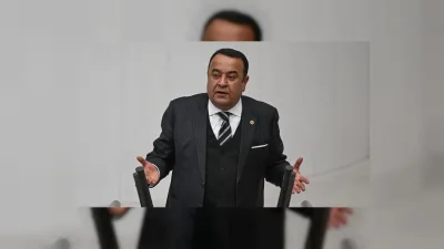 CHP'den Adnan Beker'in İstifası Benzer Gerekçelerle Yeni Ayrılıkları İşaret Ediyor